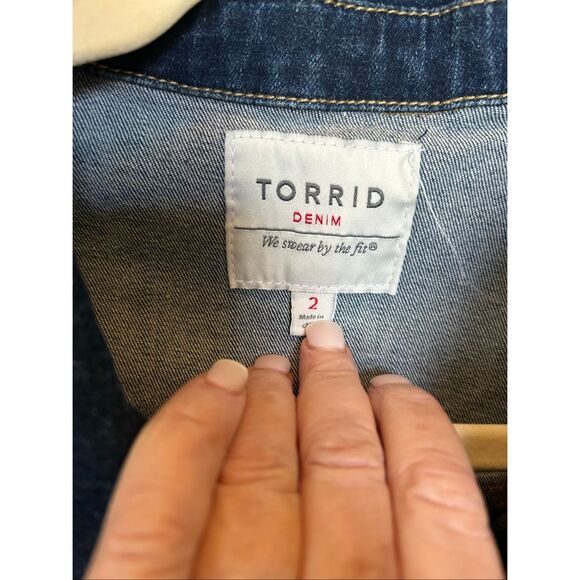 Torrid Women’s Denim Jean Jacket Size 2X Dark Wash Stretch Button Front Pockets - Picture 8 of 9